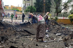 Последствия взрывов в турецком городе Рейнханлы.